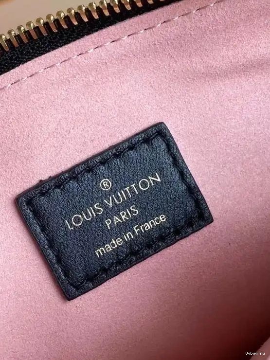 LOUIS PM VUITTON COUSSIN 0617